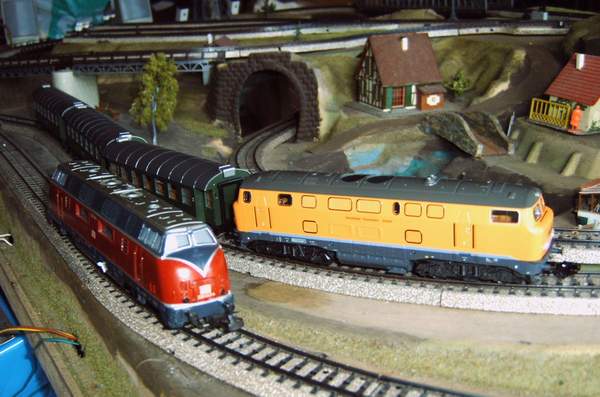 BR 220 mit Hersfelder Kreisbahn-Zug