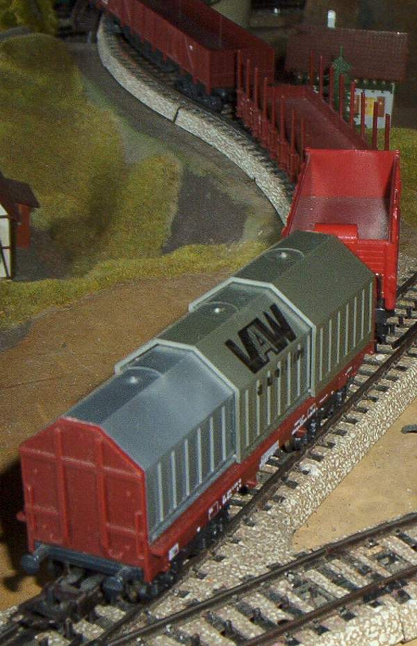Die Gterwaggons sind wieder querbeet durcheinander gewrfelt.