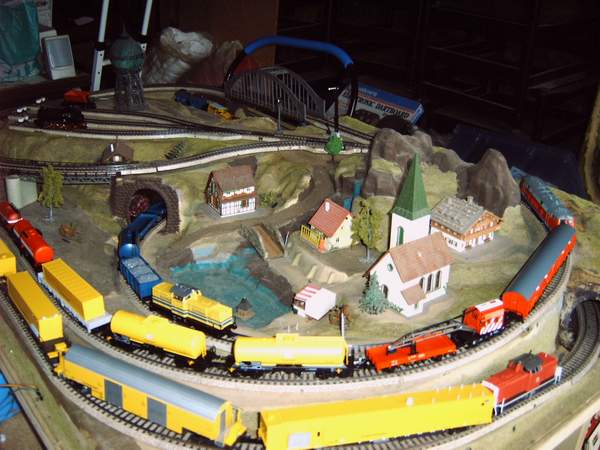 Sehr voll ist die Anlage mit den Rettungszug, dem verl�ngertem Bauzug und dem Tunnelrettungszug.
